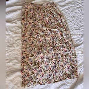 Old Navy elastic waist midi skirt.Size medium.